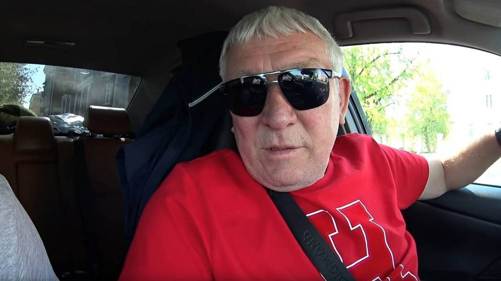 Леонид Телешев в автомобиле