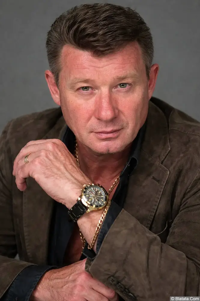 Ушедший на СВО актёр и шансонье Олег Протасов получил осколочное ранение