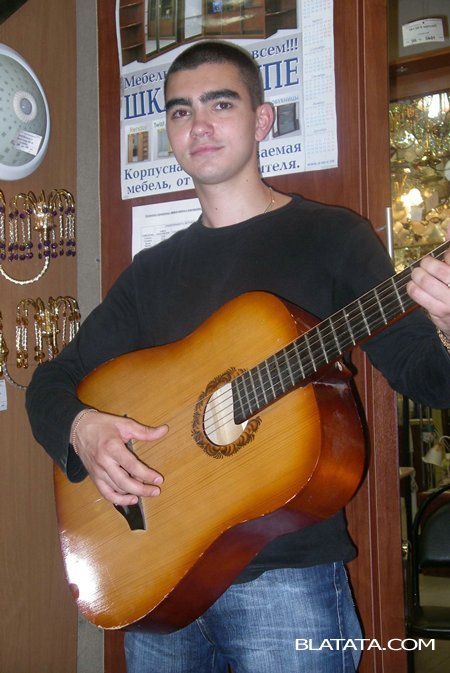 певец Артур Гога