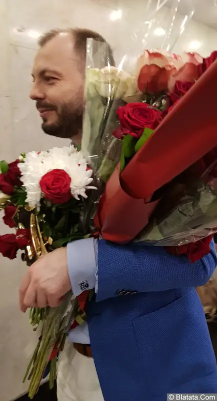Я.Сумишевский с цветами Я.Сумишевский с цветами