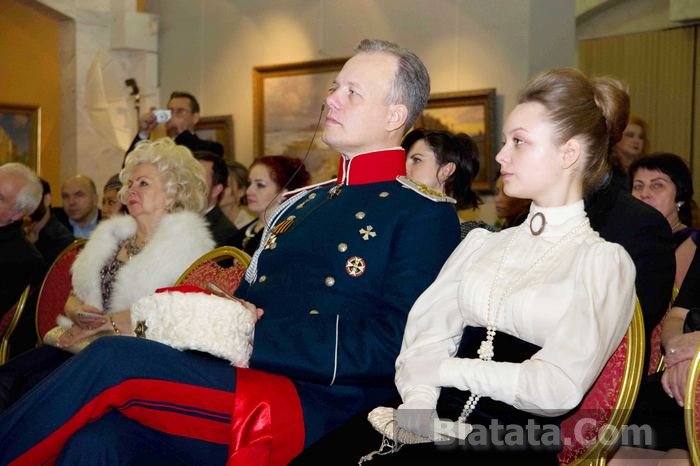 Знать слушает Юрия Куплетного