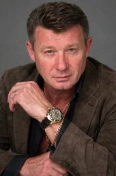 Ушедший на СВО актёр и шансонье Олег Протасов получил осколочное ранение Ушедший на СВО актёр и шансонье Олег Протасов получил осколочное ранение