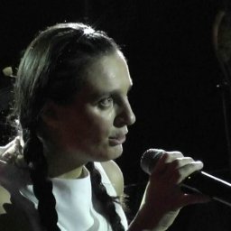 Почему Елену Ваенгу называют исполнительницей шансона?