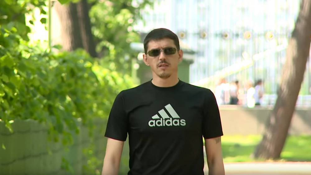 Аркадий Кобяков на улице