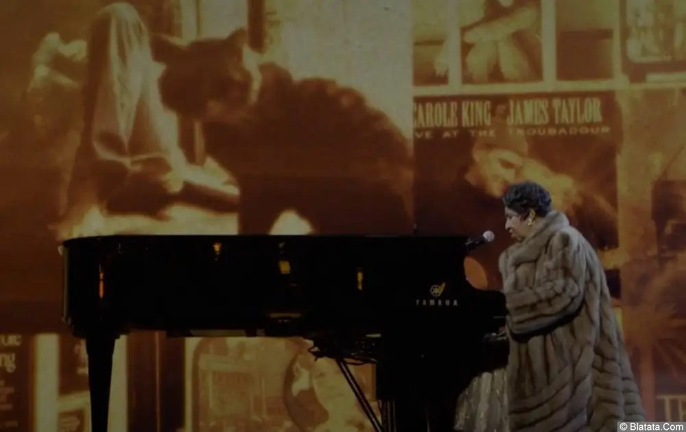 Арета Франклин в той самой шубе. Кадр из фильма Респект.