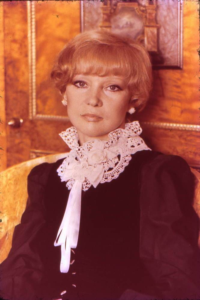 Людмила Гурченко портрет