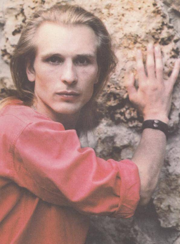 Александр Малинин у стены